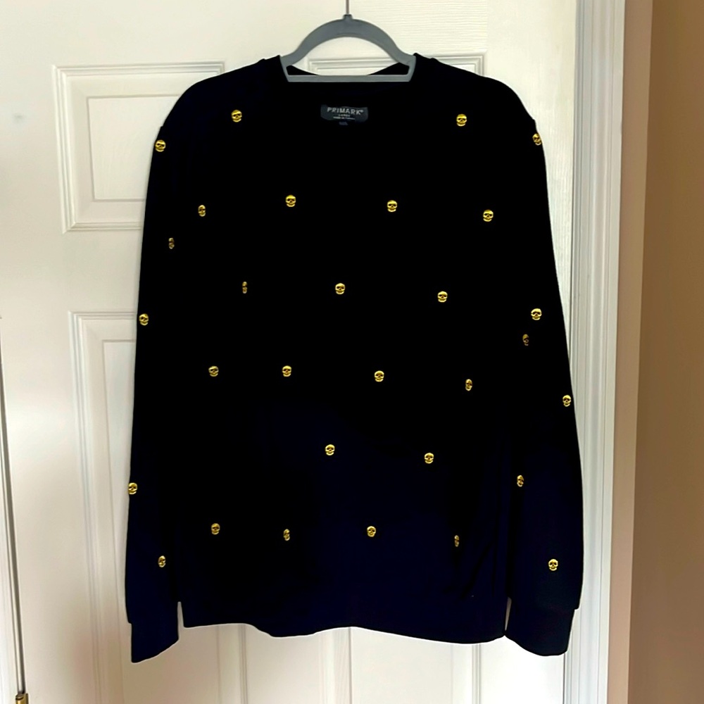 Black gold skull hoodie stitch